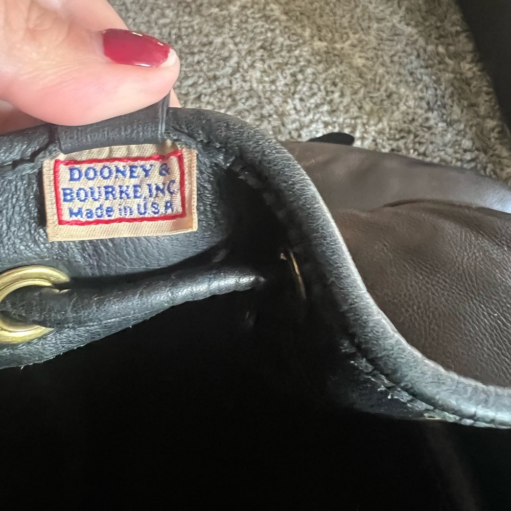 Dooney & Bourke Black Leather Bucket bag - Picture 6 of 7